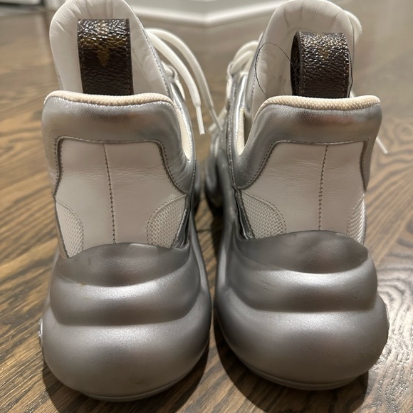 Louis Vuitton Arch Sneaker - Picture 6 of 11